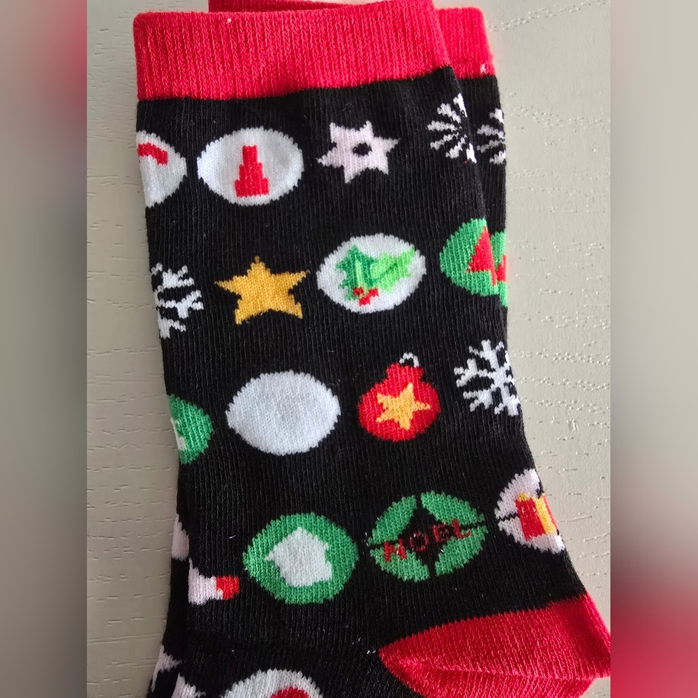 Festive Holiday Socks - Green and Black - Picture 5 of 5